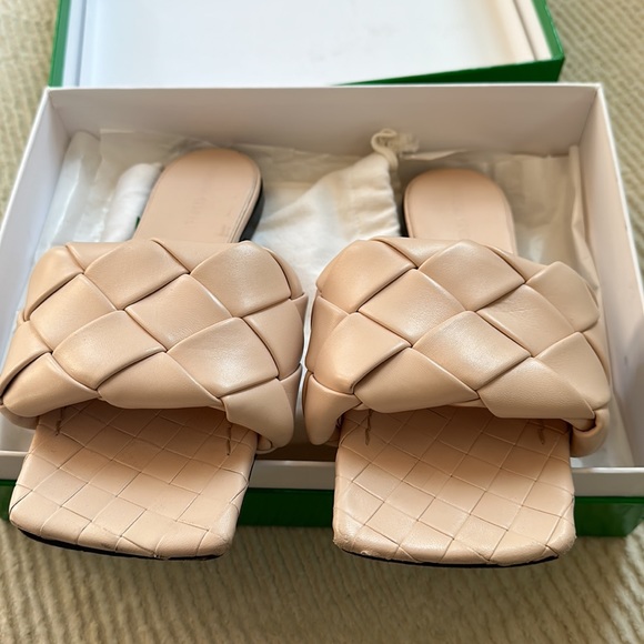 EUC BOTTEGA VENETA Size 41 Lido Flats Woven Slide Sandal in Bandage Nude Tan - Picture 4 of 12